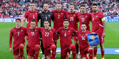 Ma, samo vi uživajte: Dok Zelenortska Ostrva pišu istoriju, srpski igrači pijuckaju piće na odmoru (FOTO)