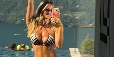Cice samo sevaju! Vrela Dileta isturila nauljene grudi, pogledaćete ovaj snimak sigurno više puta (VIDEO/FOTO)