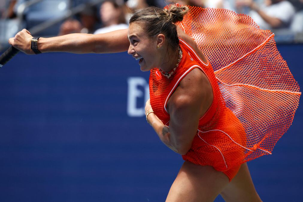 PROVOKATIVNA SABALENKA ZAPALILA INTERNET! Izazvala haos MREŽASTIM STAJLINGOM, pa hejterima brutalno zapušila usta! (FOTO, VIDEO)