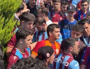 AU, DRUŽE, ŠTA TI BI? Došao na doček Salaha u dresu protivničkog kluba: Brzo je shvatio da je napravio grešku života