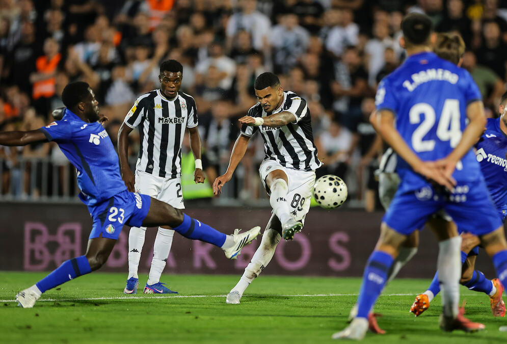 ŽE ZAPALIO HUMSKU! Tribine gore, Partizan vodi, gol za TV špice! (VIDEO)
