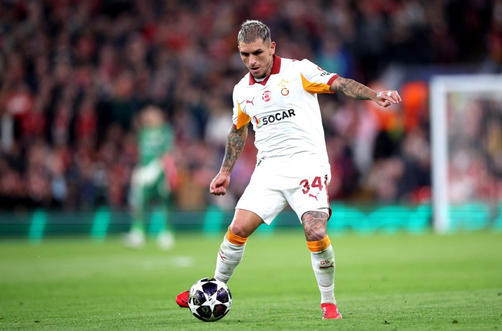Fudbaler Galatasaraja beži iz Istanbula muškarac mu proganja suprugu VIDEO