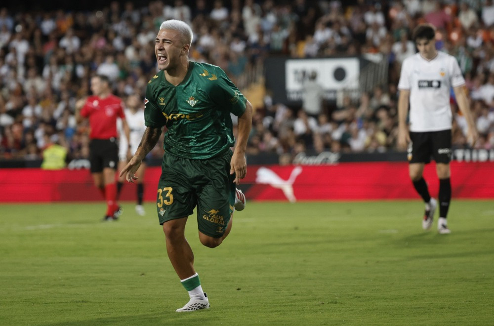 Betis prodao dete kluba suze na parkingu za kraj VIDEO