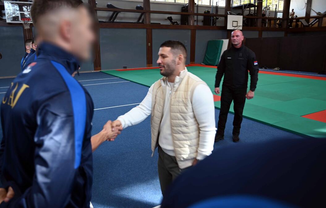 Saradnja za miran san: Čelnici Sportskog saveza Srbije donirali opremu pripadnicima SAJ-a