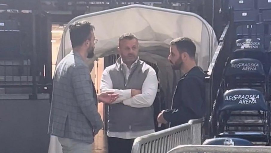 Predsednik Zvezde došao da podrži igrače, kapiten namestio ruku za derbi (VIDEO)