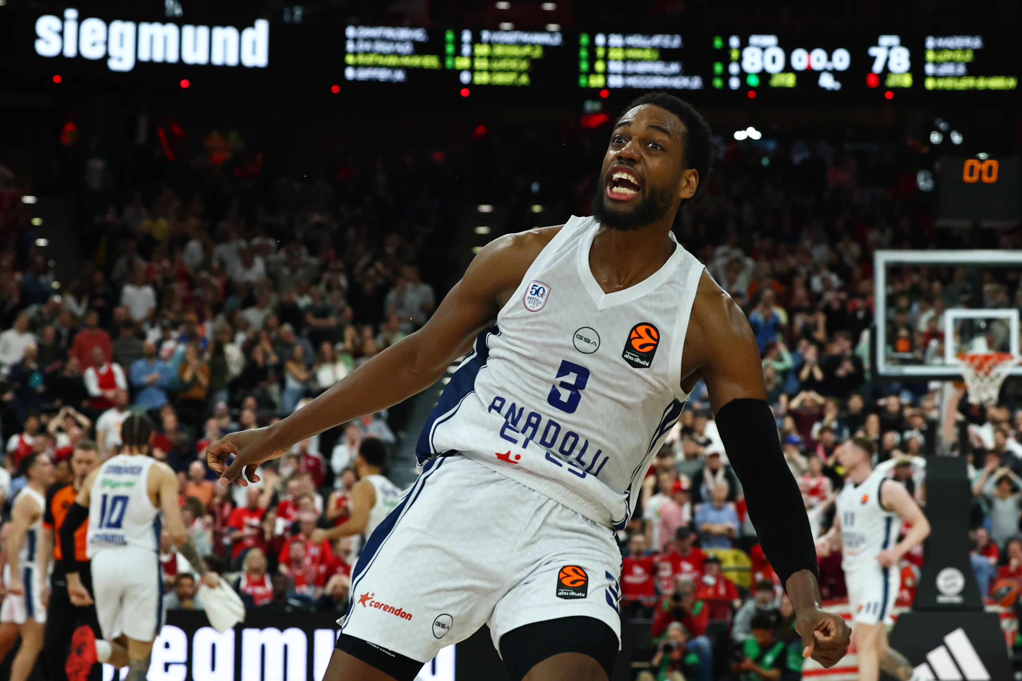 Efes "počeo život" bez Džejmsa i pobedio