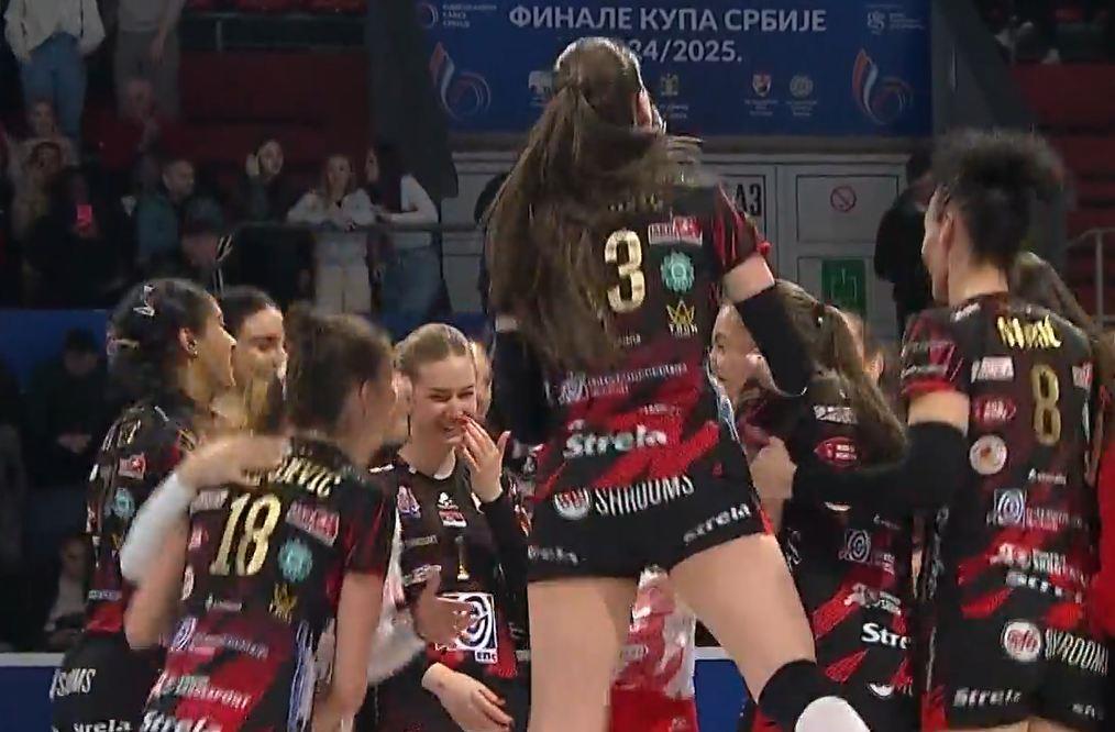 SRUŠILE ŠAMPIONA: Odbojkašice Uba pobedile TENT i osvojile trofej u Superkupu Srbije