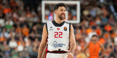 Kum prvi presudio Obradoviću! Micić utišao Atinu!