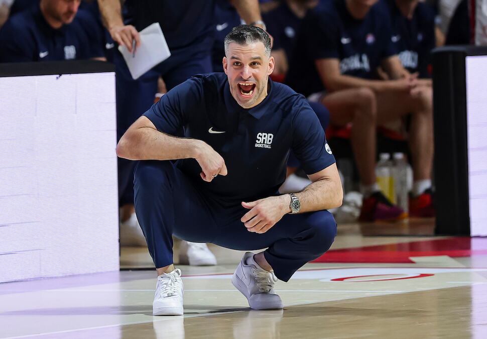 DUŠAN ALIMPIJEVIĆ NIJE ŽELEO DA PRIČA O VLAHOVIĆU! Srbin stigao u Bešiktaš, a selektor Orlova zaćutao: "Da mi ne zamerite, ne znam koliko bi bilo umesno da..."