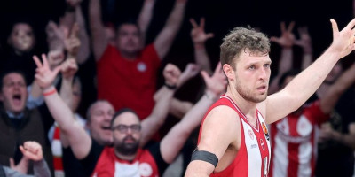 Ozbiljna svađa u crveno-belim redovima usred utakmice (VIDEO)