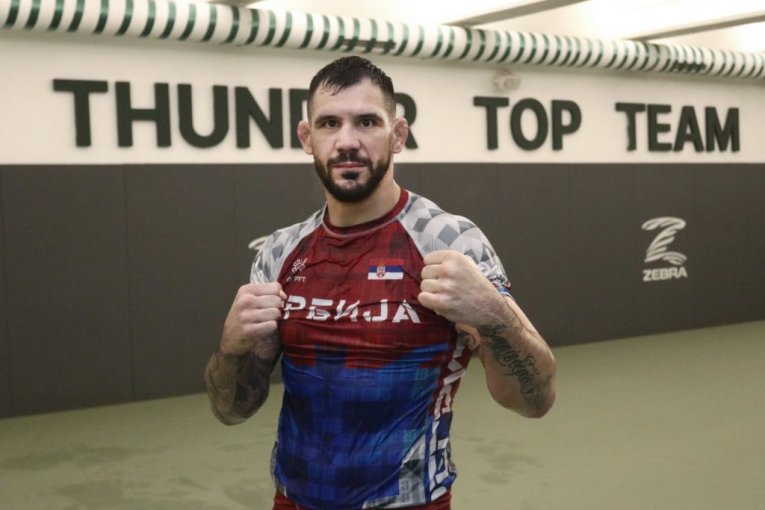 ALEKSANDAR RAKIĆ PLAKAO NA KONFERENCIJI! Izvadio jednu sliku, pa je pustio suzu nakon pobede karijere! (VIDEO)