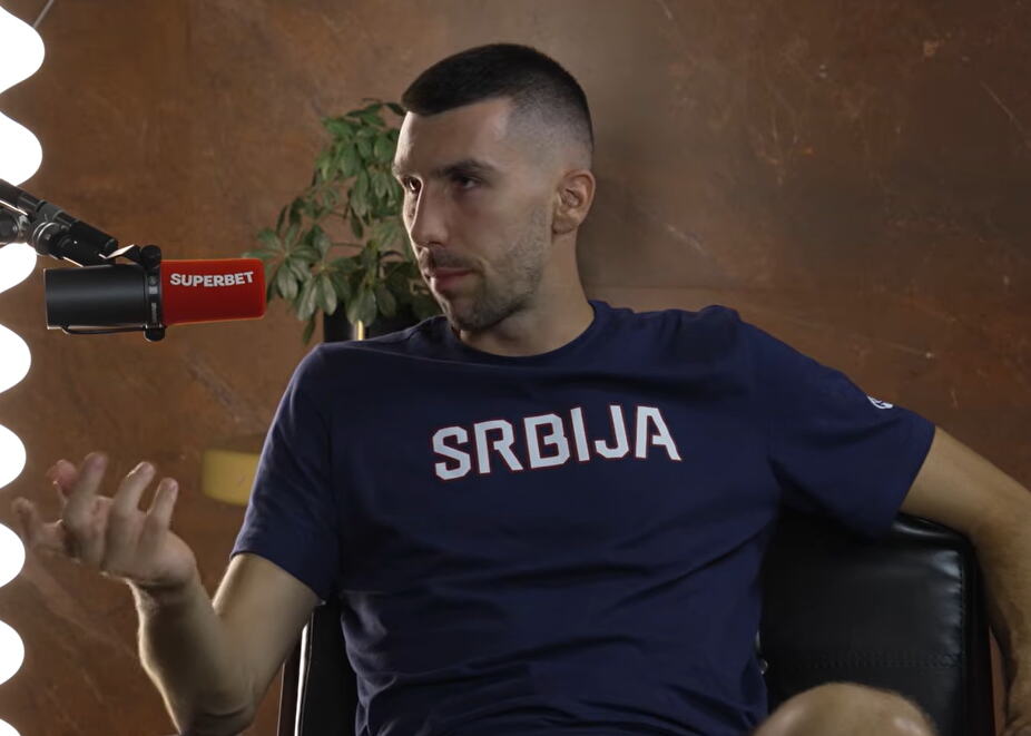 "SAD PLJUJU KALINU!" Zvezdin kapiten ne da Kalinića - poludeo zbog kritika na račun iskusnog asa, pa poslao BRUTALNU PORUKU!