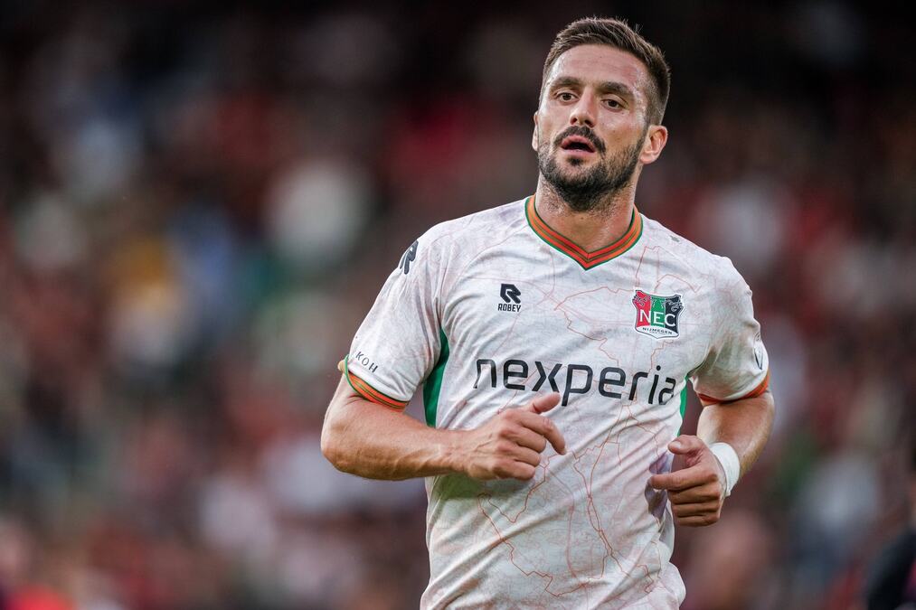 "TA BUDALA DA PAKUJE KOFERE!" Dušan Tadić intervjuom razbesneo navijače svog kluba, pa trpi brutalne udare