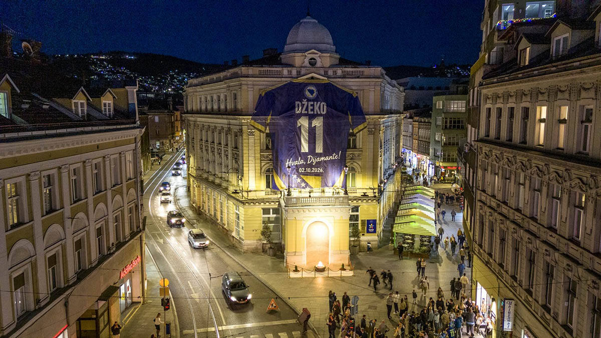 Sarajevo se oprašta od Edina Džeka: Ogroman dres i posebna poruka