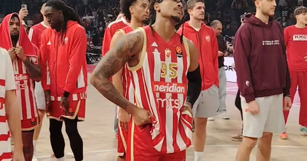 Moneke stao pred Delije, nije se mrdnuo nekoliko minuta, a razlog je više nego emotivan