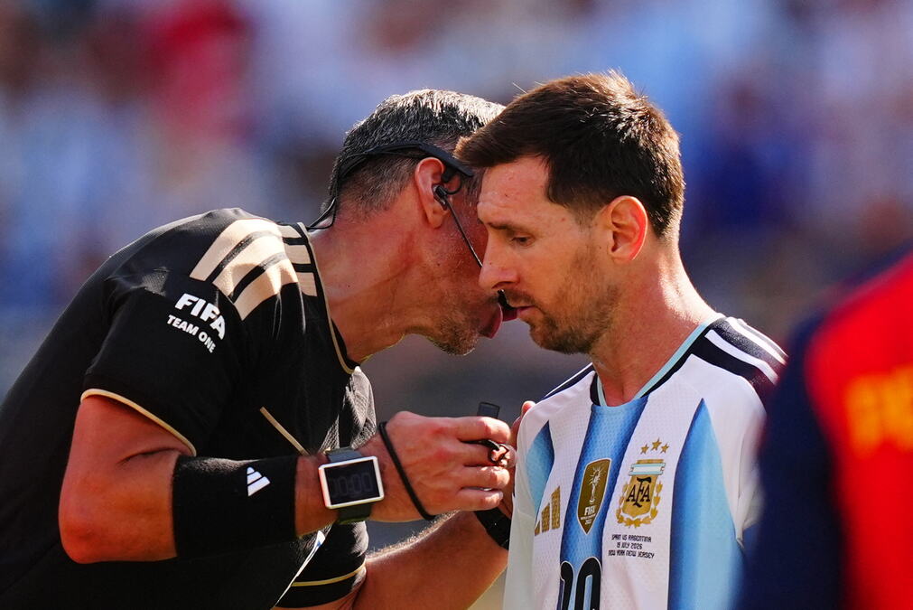 POJAVIO SE TAJNI SNIMAK SA FINALA MUNDIJALA! VIDI SE KAKO SLAVKO VINČIĆ PREKLINJE MESIJA PRE HAOSA! Španci su pobesneli, evo šta je sudija rekao Argentincu!