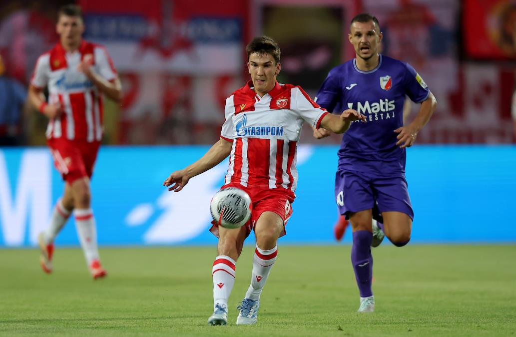 ZVEZDA PRODALA FUDBALERA U PREMIJER LIGU! Nastavlja se sa odlascima sa Marakane, poznati detalji transfera!