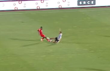 DIREKTAN CRVENI KARTON U HUMSKOJ! Fudbaler Partizana isključen u 14. minutu utakmice! Pogledajte start zbog kog su crno-beli ostali bez igrača! VIDEO