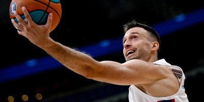 Bomba! Avramović na izlazim vratima Dubaija? Dva giganta krenula po Srbina