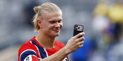 Život mi se zauvek promenio! Holand ludovao na jahti, pa se oglasio i zbunio fanove (FOTO)